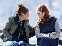 kristen-stewart-and-julianne-moore-on-the-set-of-still-alice_3_article_story_large